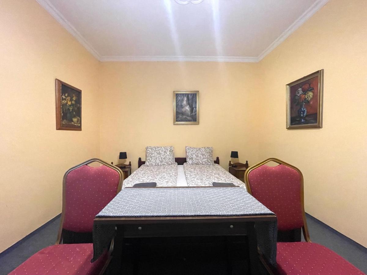 Luxi Romantik Apartments Budapest Esterno foto
