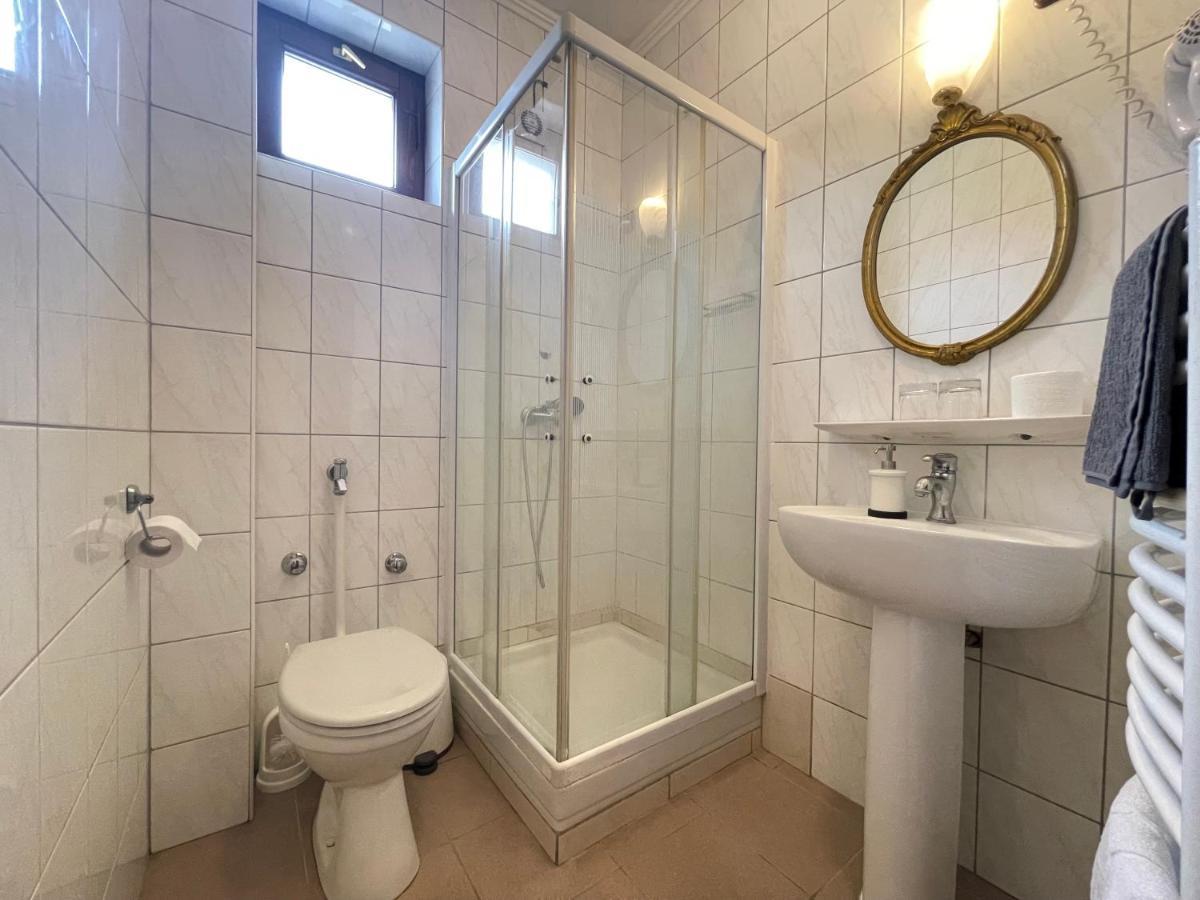 Luxi Romantik Apartments Budapest Esterno foto