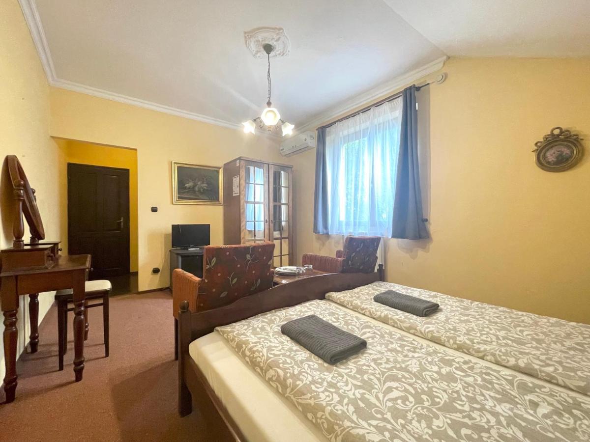 Luxi Romantik Apartments Budapest Esterno foto