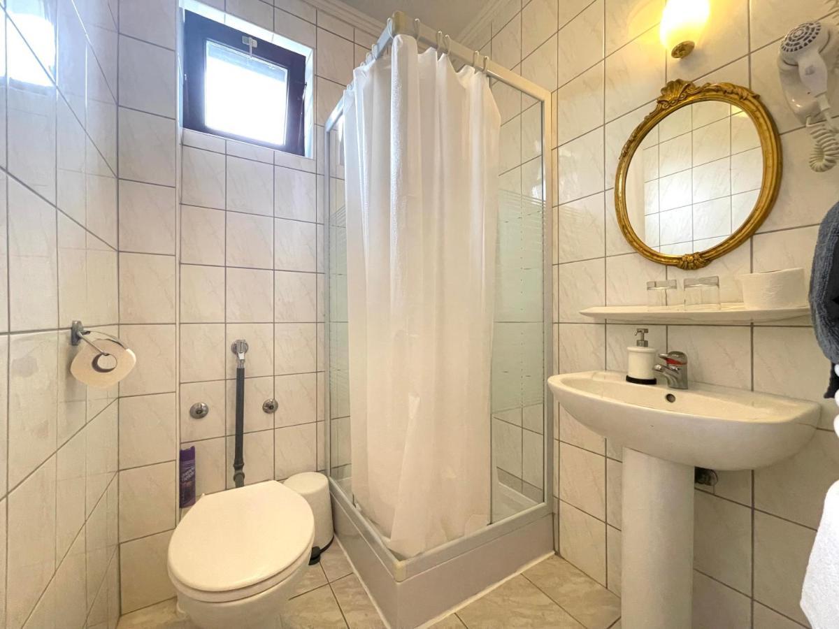 Luxi Romantik Apartments Budapest Esterno foto