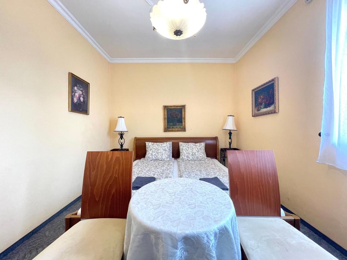 Luxi Romantik Apartments Budapest Esterno foto